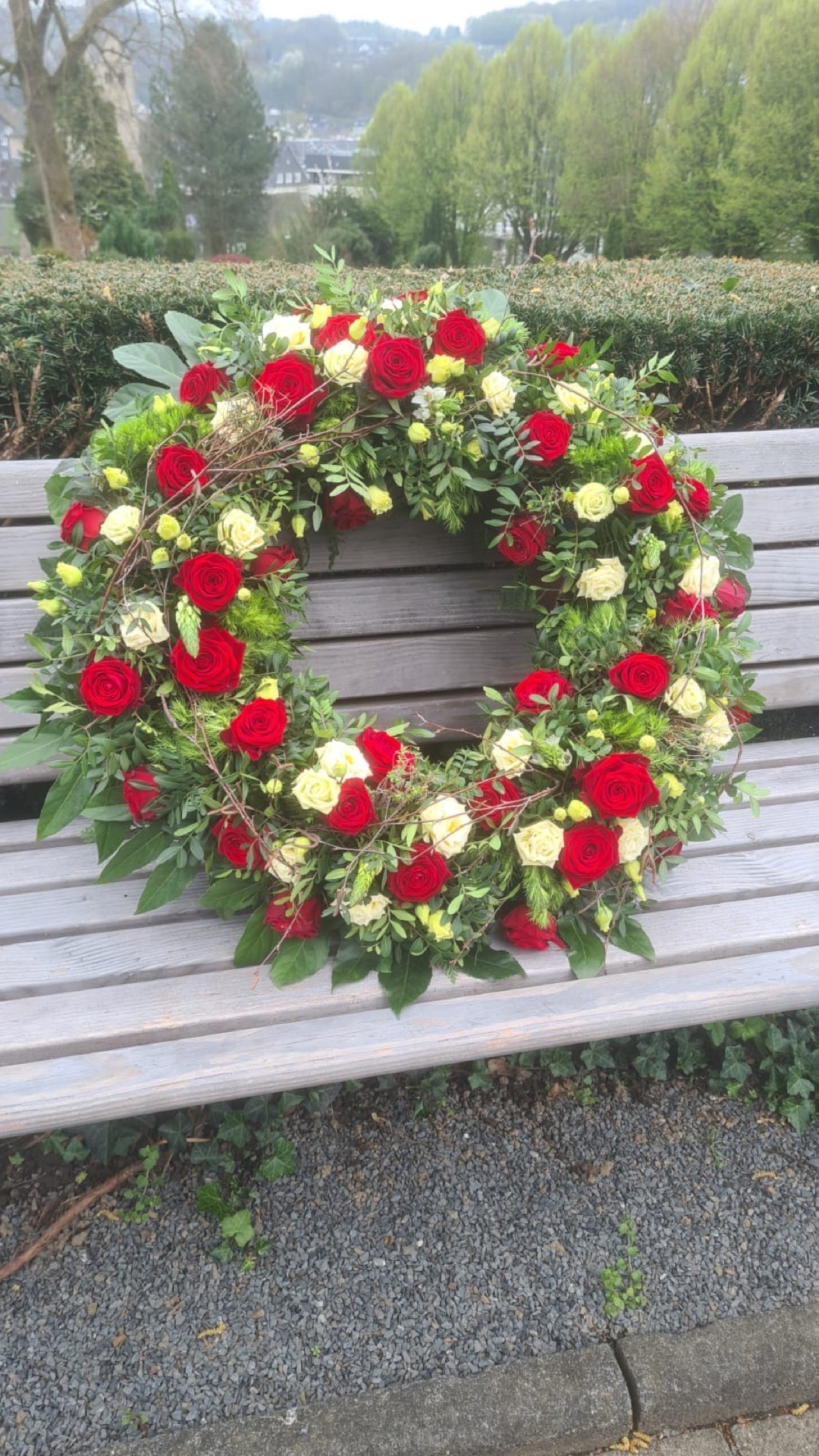 Herbstkranz binden Workshop – roter Rosenkranz Nümbrecht